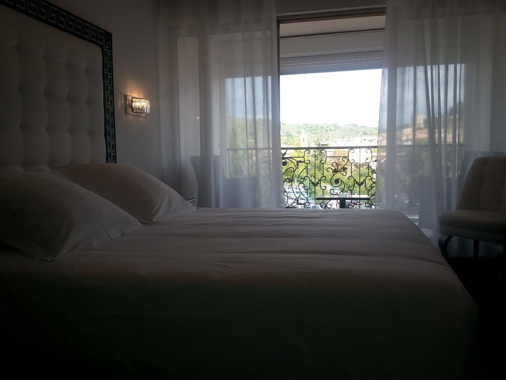 Hotel Les Deux Lions Riez Eksteriør billede
