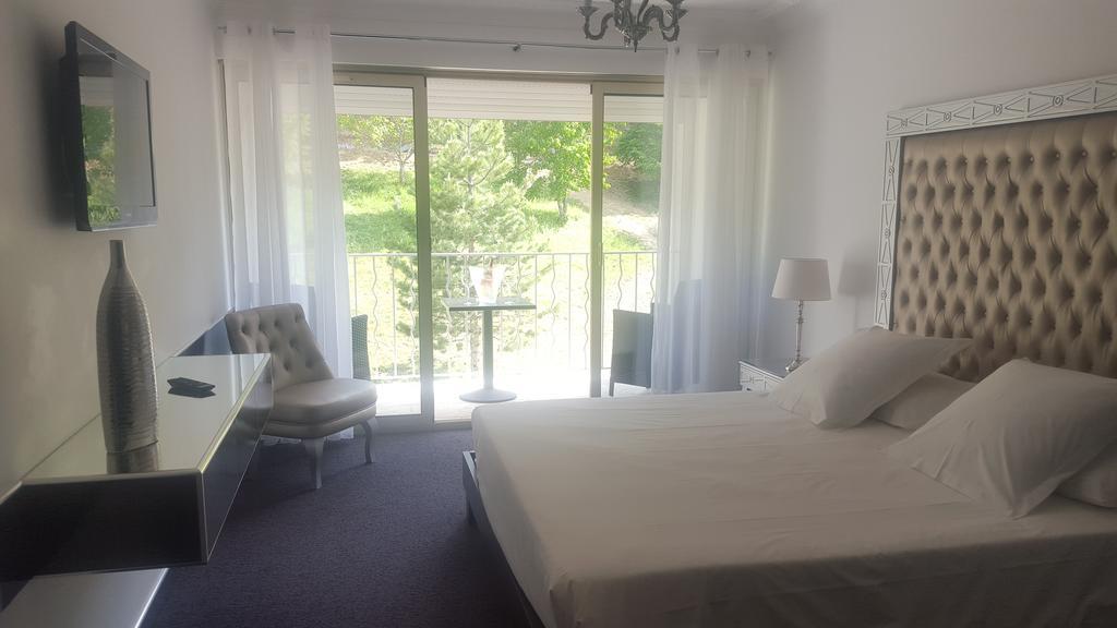 Hotel Les Deux Lions Riez Eksteriør billede